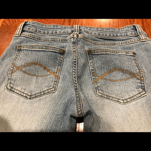 Fusion Light Wash Distressed Straight Leg Jeans Size 5 - Picture 5 of 8